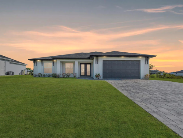 Beautiful Florida Vacation Villa with Private Pool & Canal Views